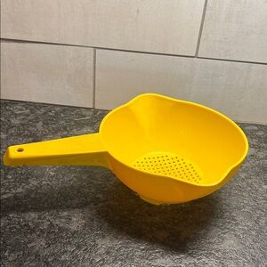 Vintage 8” Bright Yellow Strainer with Handle by Tupperware.  Good condition